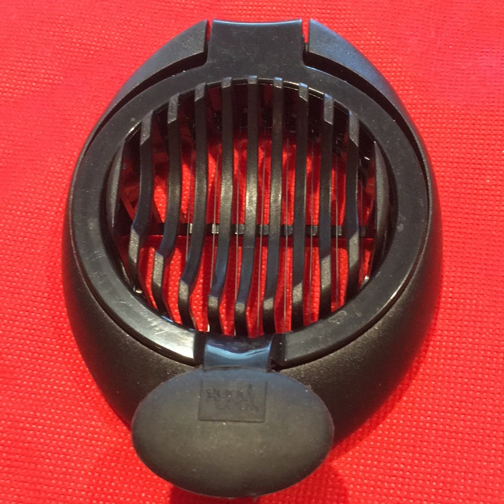 Egg slicer